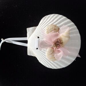 NWOT Cottage Beach Seashell Ornament White with Pink Accents